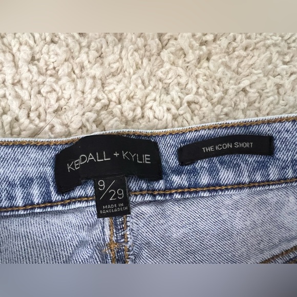 Women’s 9/29 Kendall + Kylie High-Rise Distressed Shorts - Picture 4 of 5